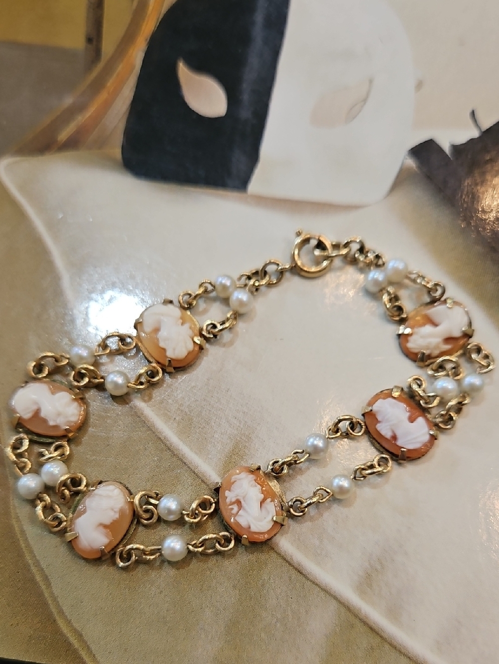 Classic Cameo and Pearl Bracelet - Gold Tone, Cream Cameos ‎ Double Row Pattern - Picture 3 of 5
